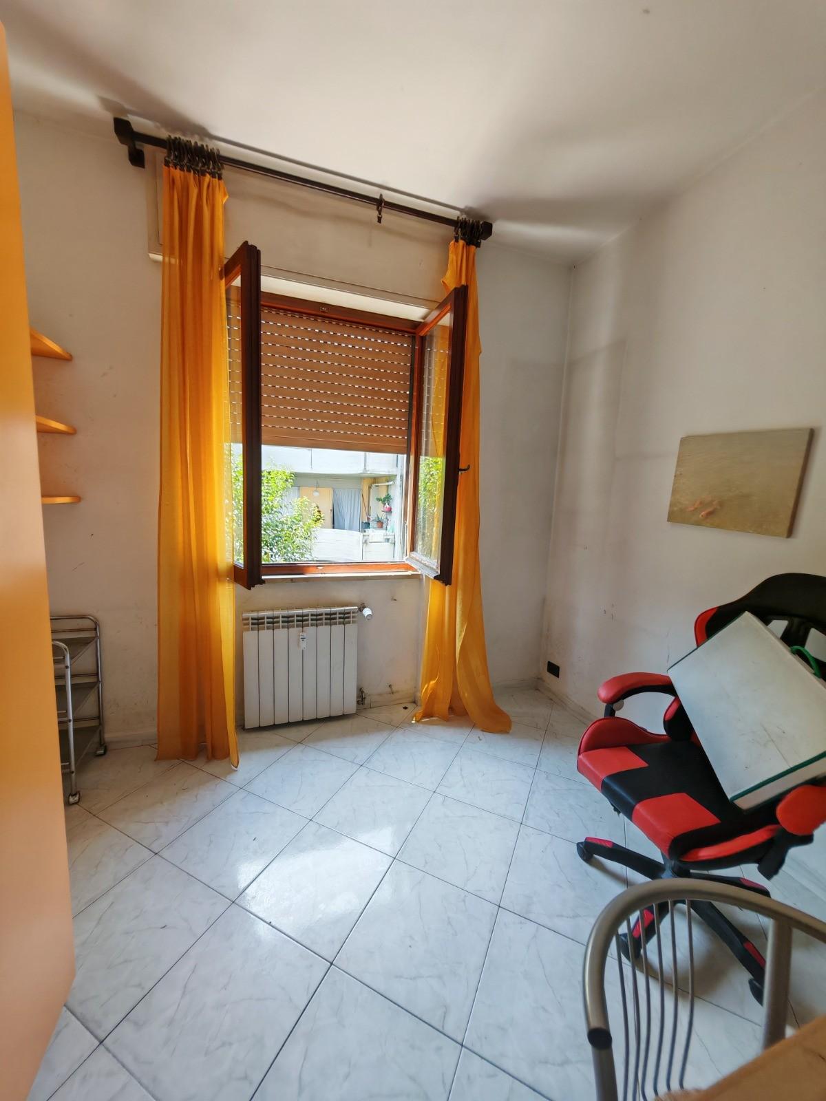 Immagine 10 di Appartamento in affitto  a Carrara