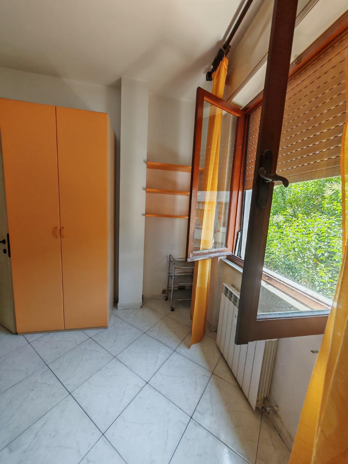 Immagine 9 di Appartamento in affitto  a Carrara