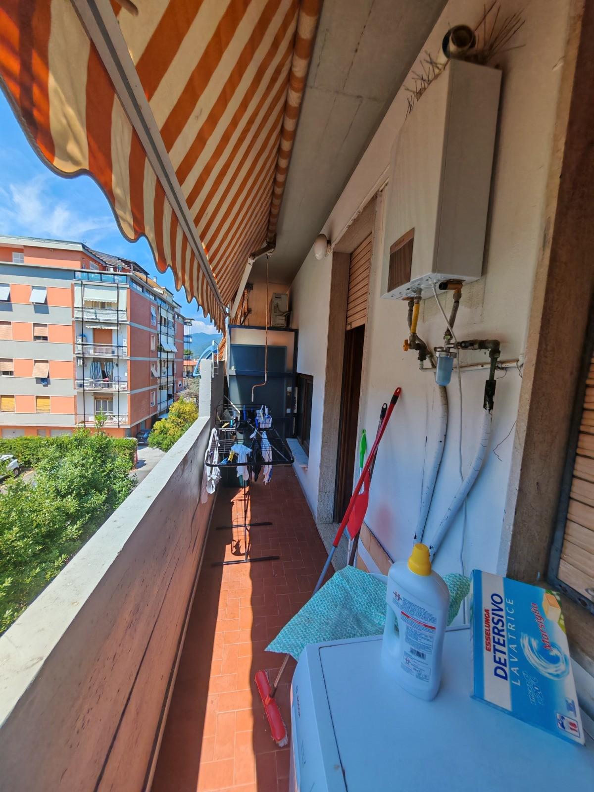 Immagine 16 di Appartamento in affitto  a Carrara