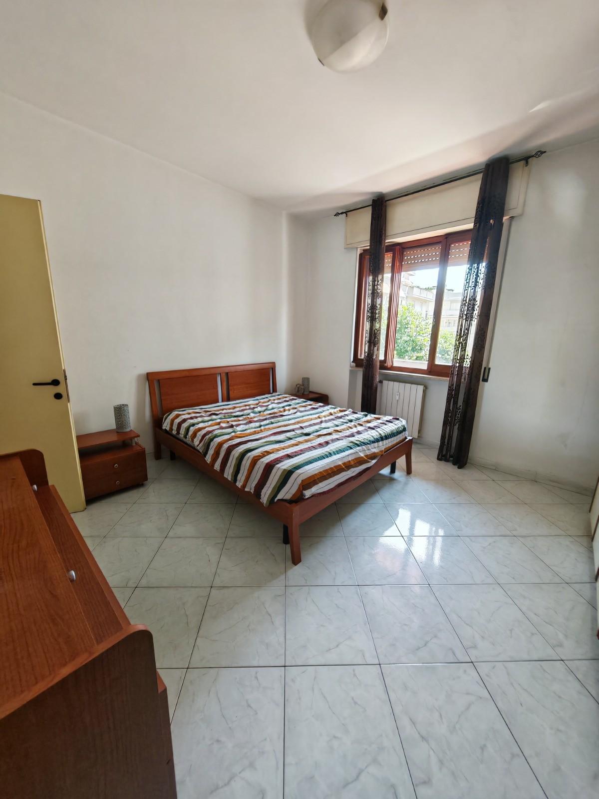 Immagine 6 di Appartamento in affitto  a Carrara