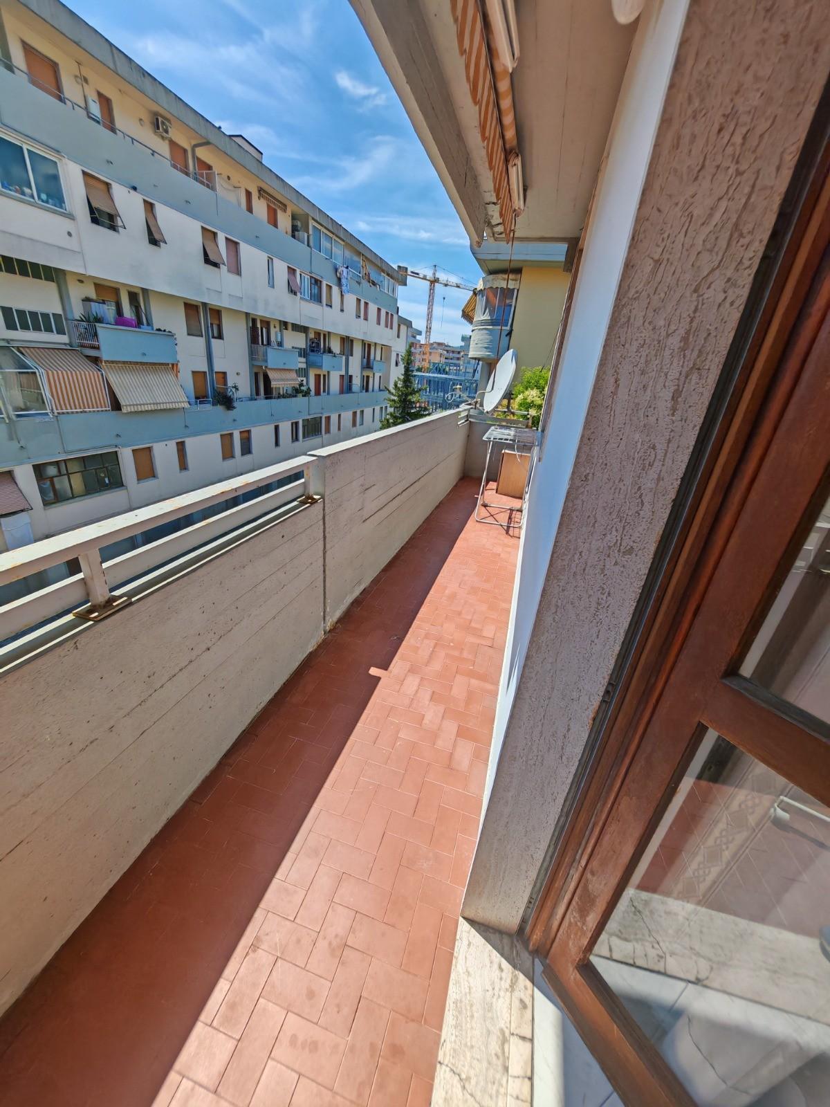 Immagine 26 di Appartamento in affitto  a Carrara