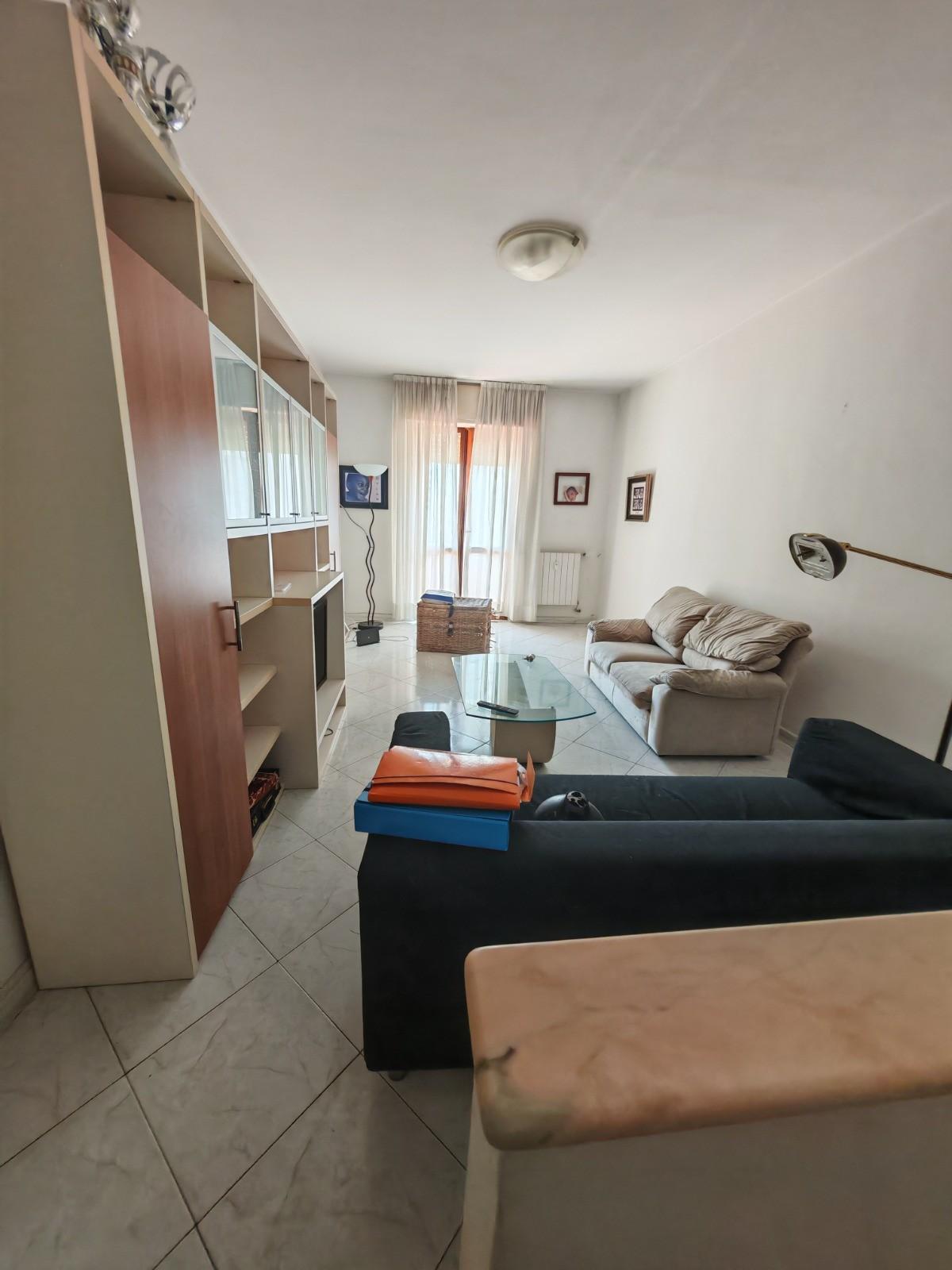 Immagine 25 di Appartamento in affitto  a Carrara