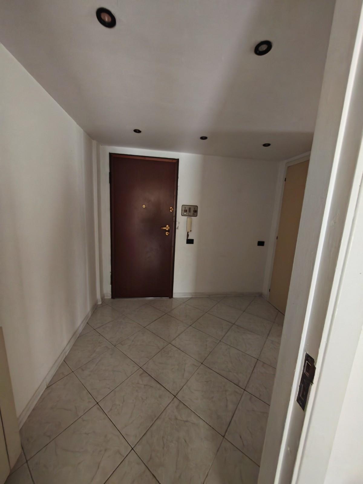 Immagine 23 di Appartamento in affitto  a Carrara