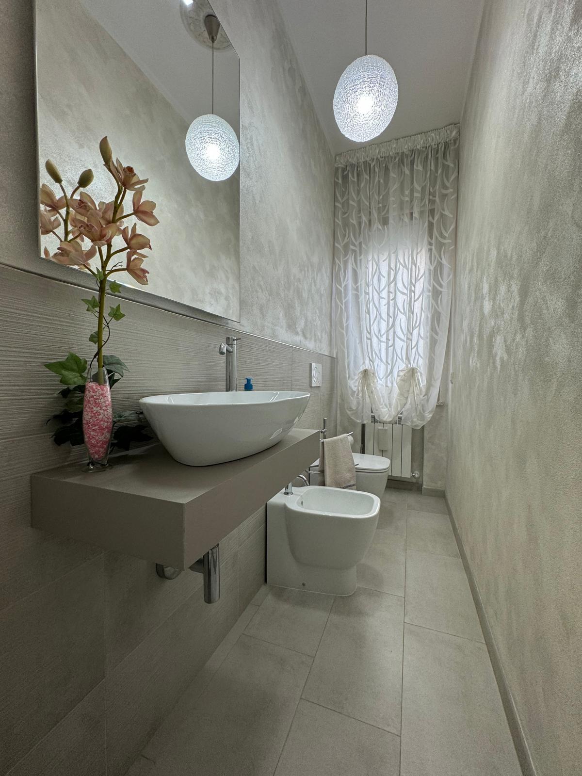 Immagine 71 di Villa in vendita  a Capannori