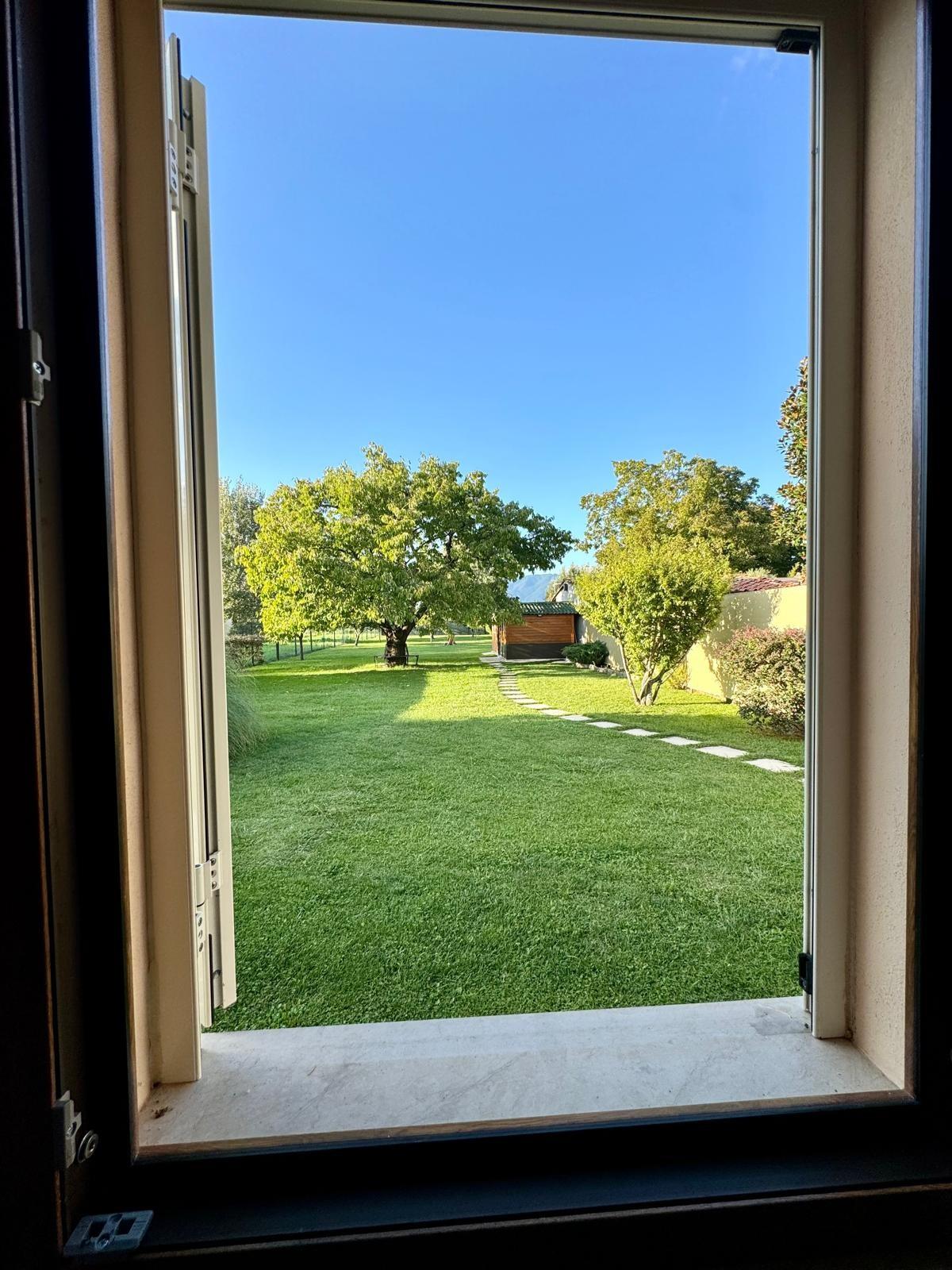 Immagine 70 di Villa in vendita  a Capannori