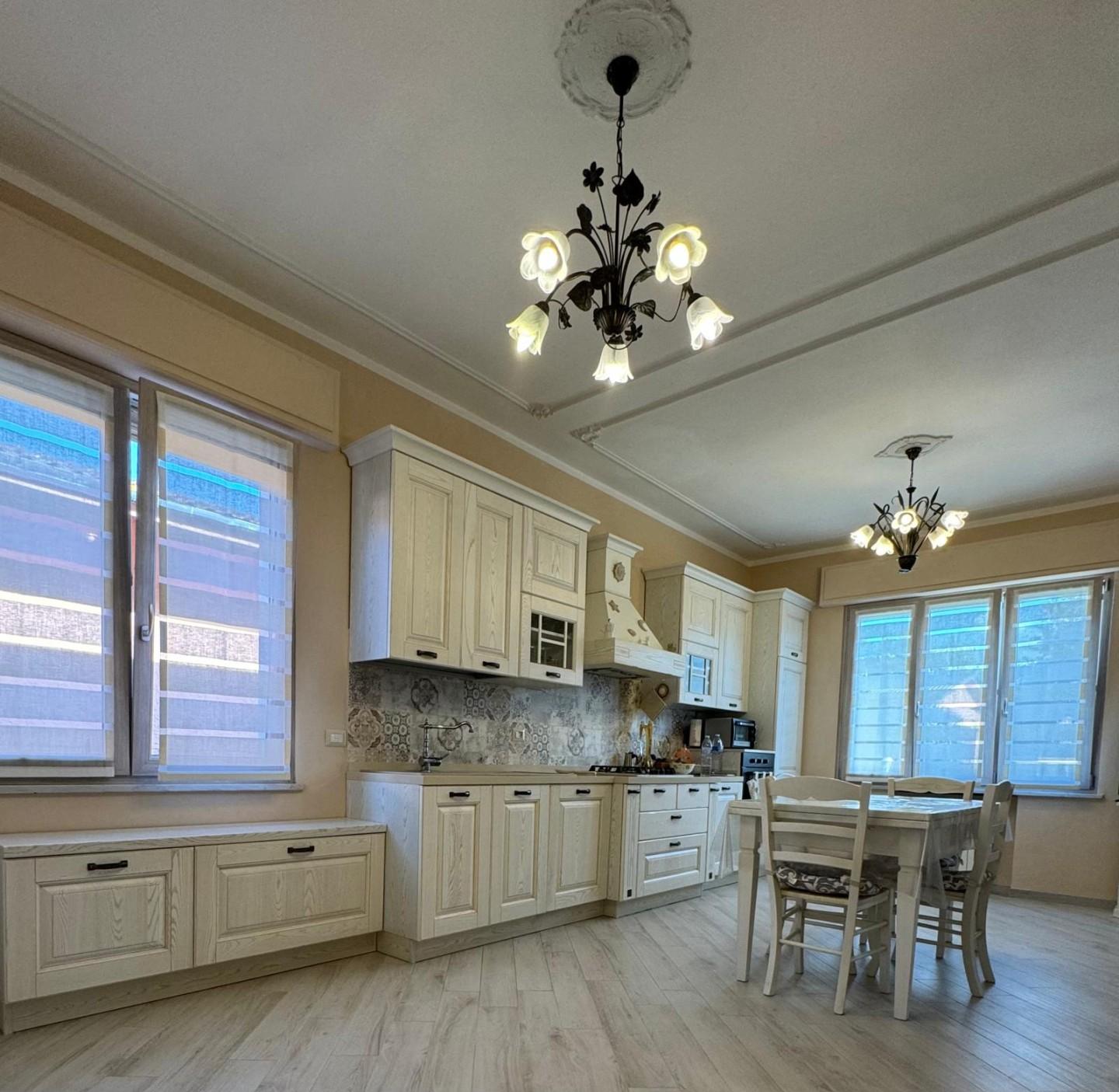 Immagine 5 di Villa in vendita  a Capannori