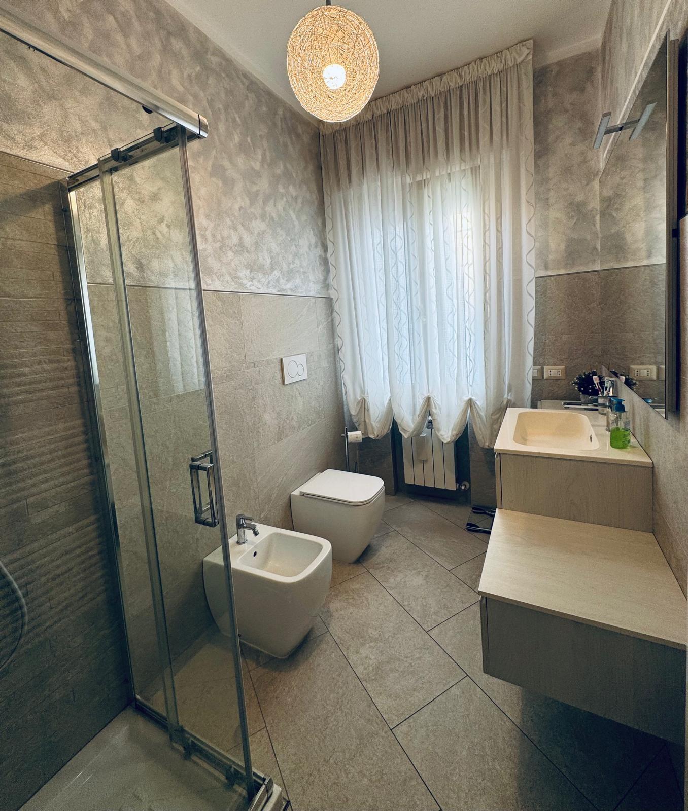 Immagine 42 di Villa in vendita  a Capannori