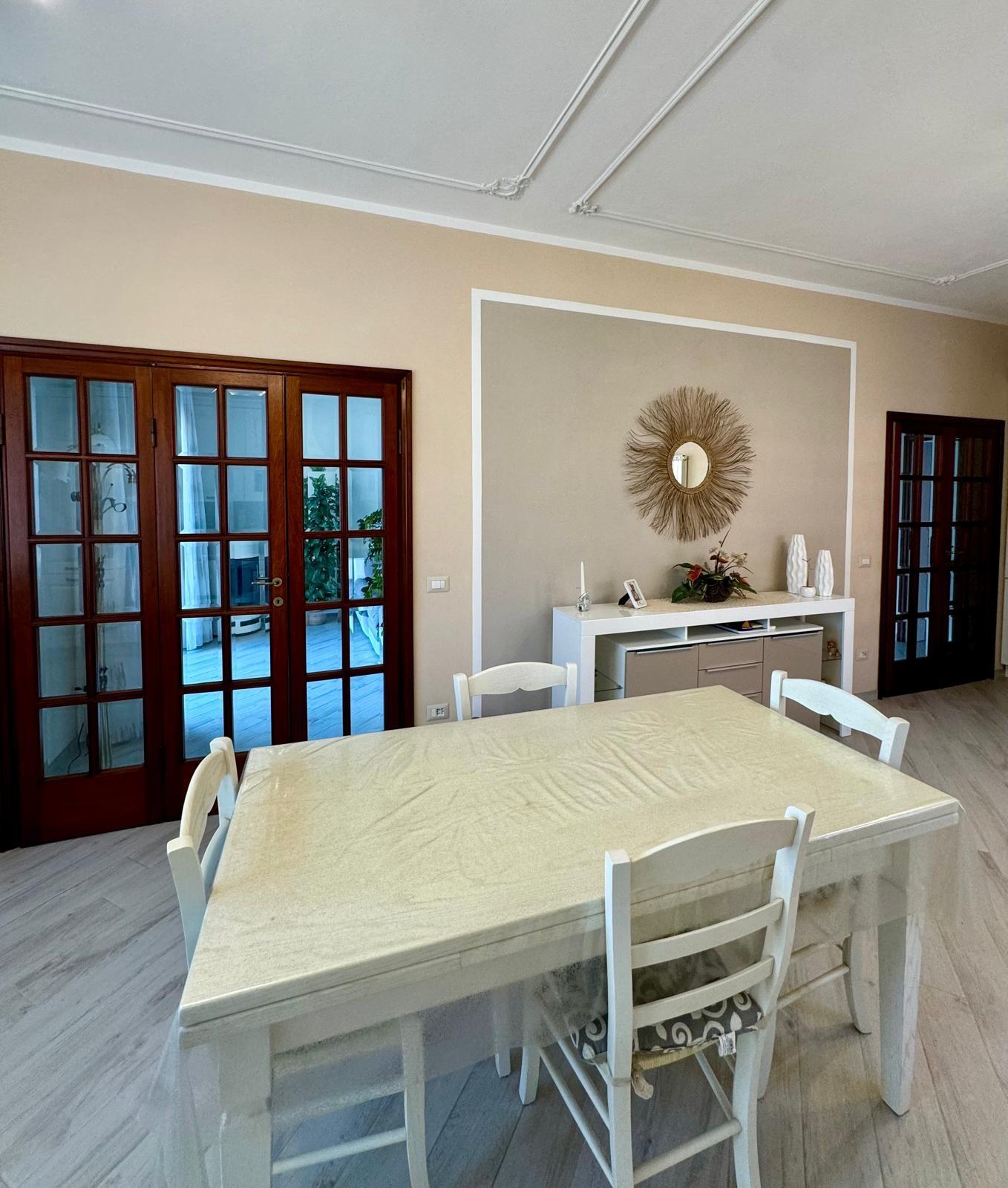 Immagine 4 di Villa in vendita  a Capannori