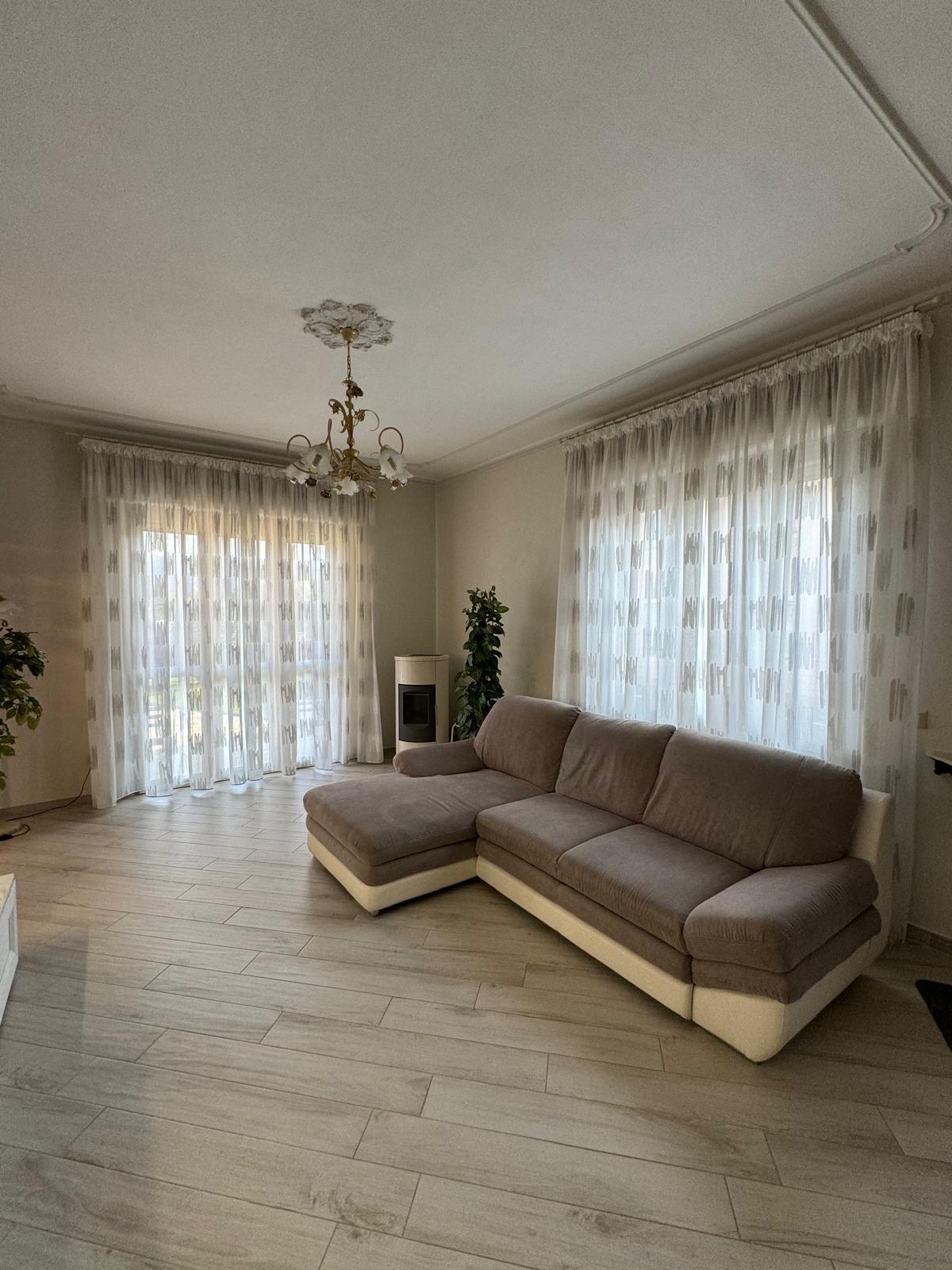 Immagine 39 di Villa in vendita  a Capannori