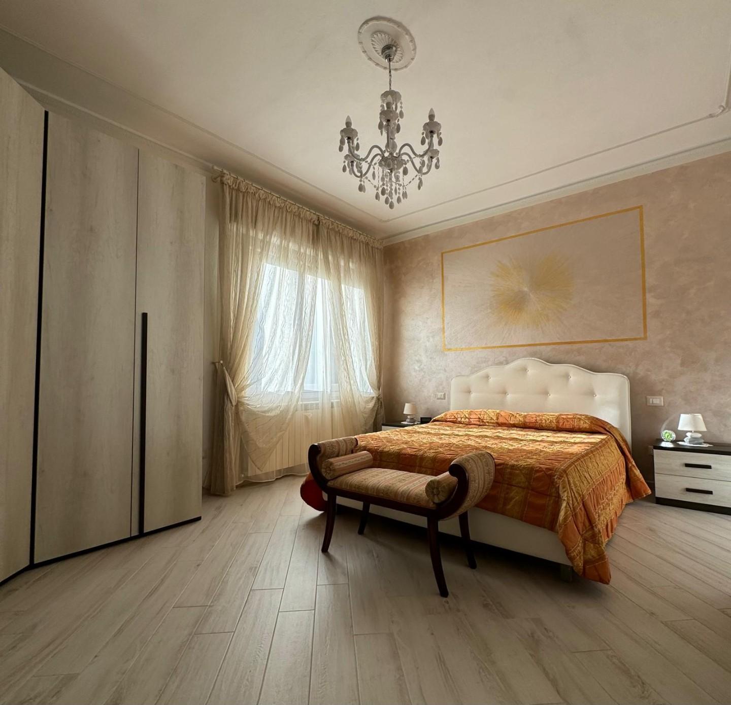 Immagine 19 di Villa in vendita  a Capannori