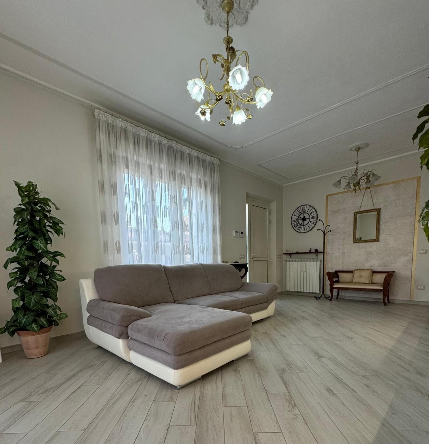 Immagine 13 di Villa in vendita  a Capannori