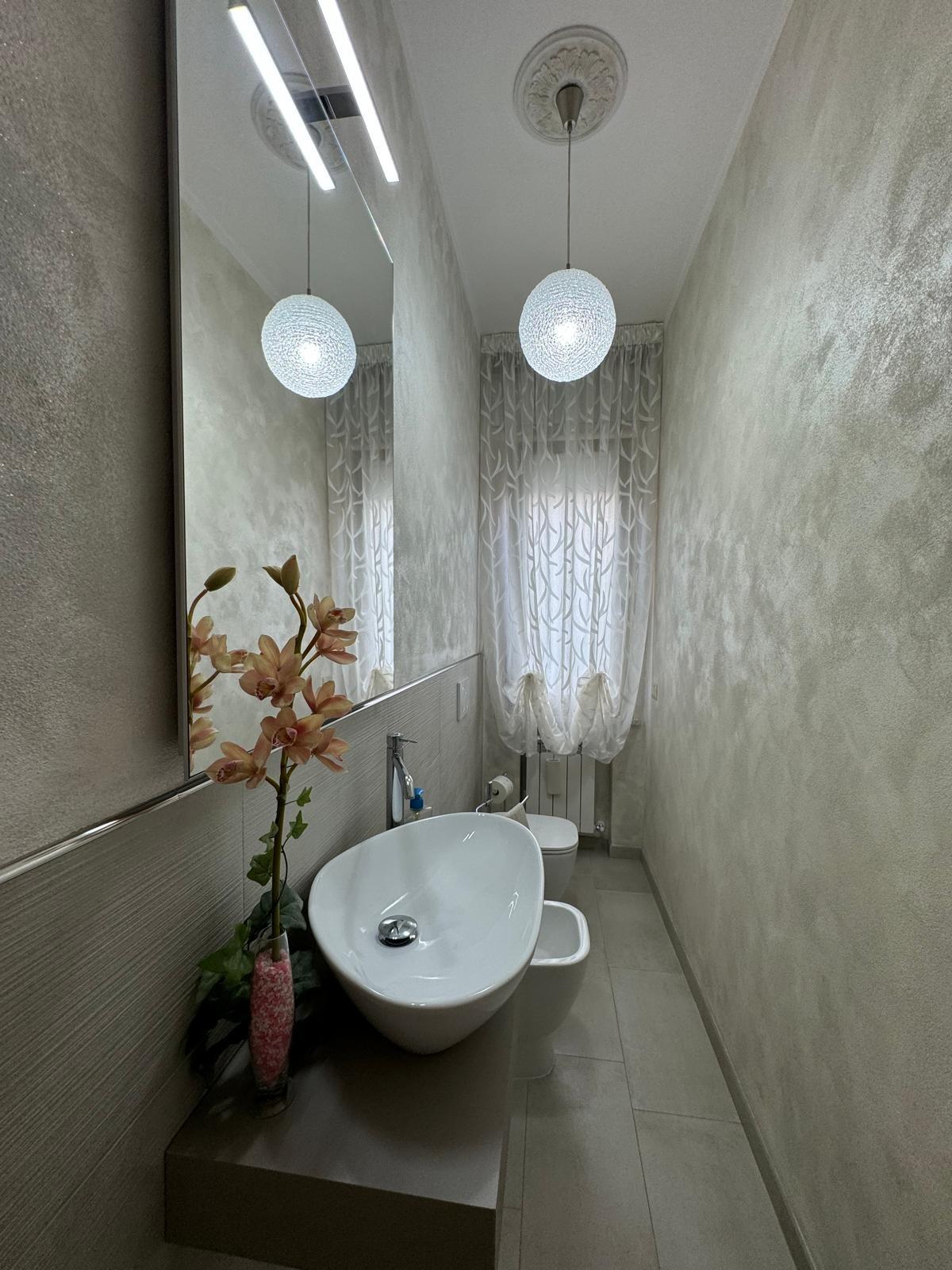 Immagine 34 di Villa in vendita  a Capannori