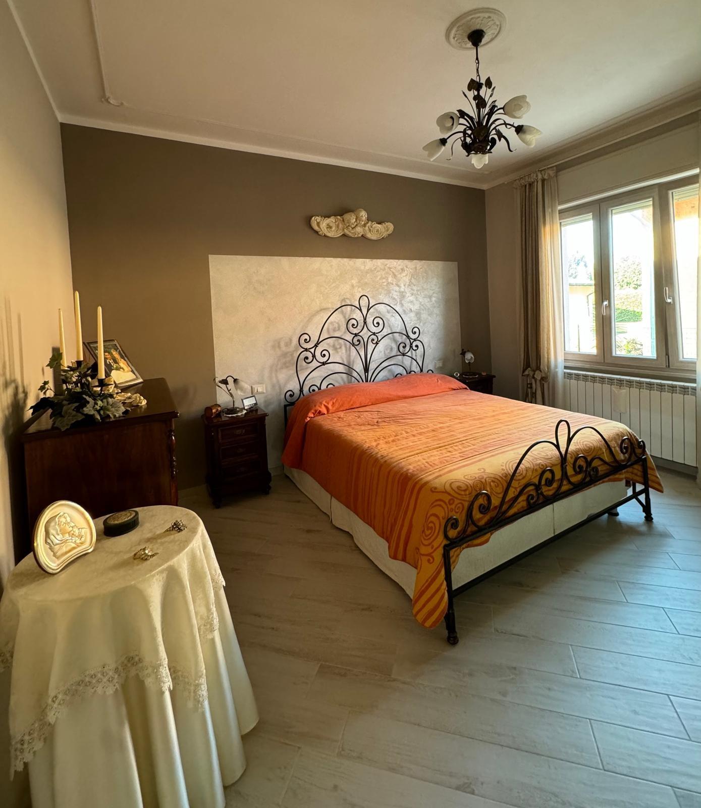 Immagine 61 di Villa in vendita  a Capannori