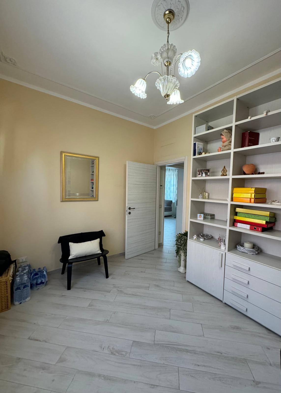 Immagine 21 di Villa in vendita  a Capannori