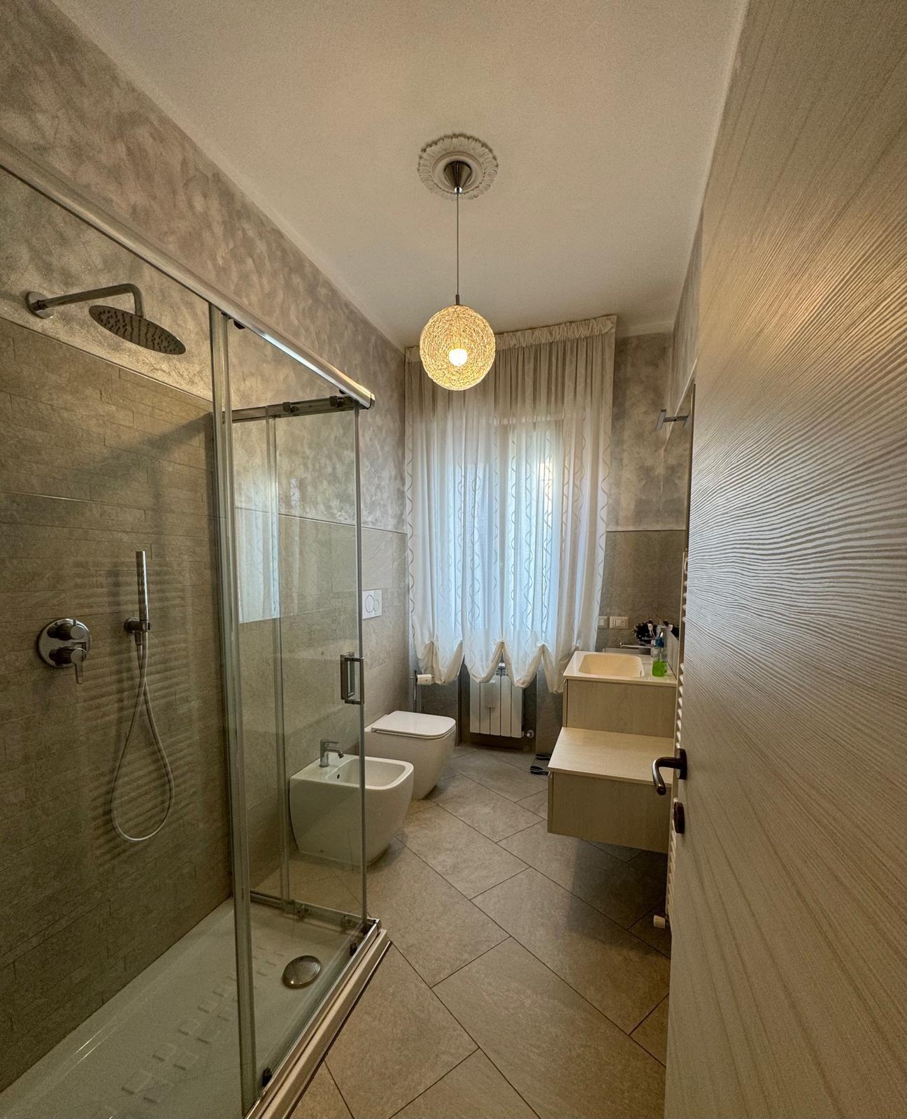 Immagine 63 di Villa in vendita  a Capannori