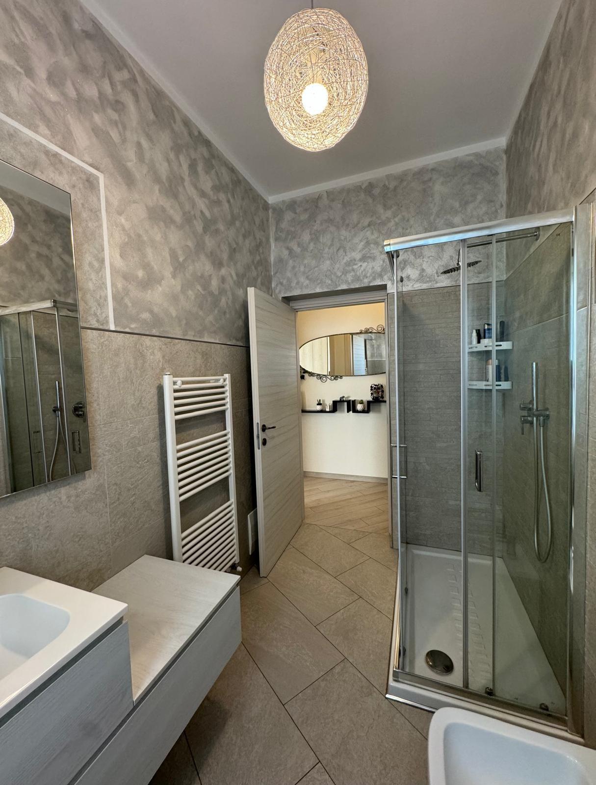 Immagine 67 di Villa in vendita  a Capannori