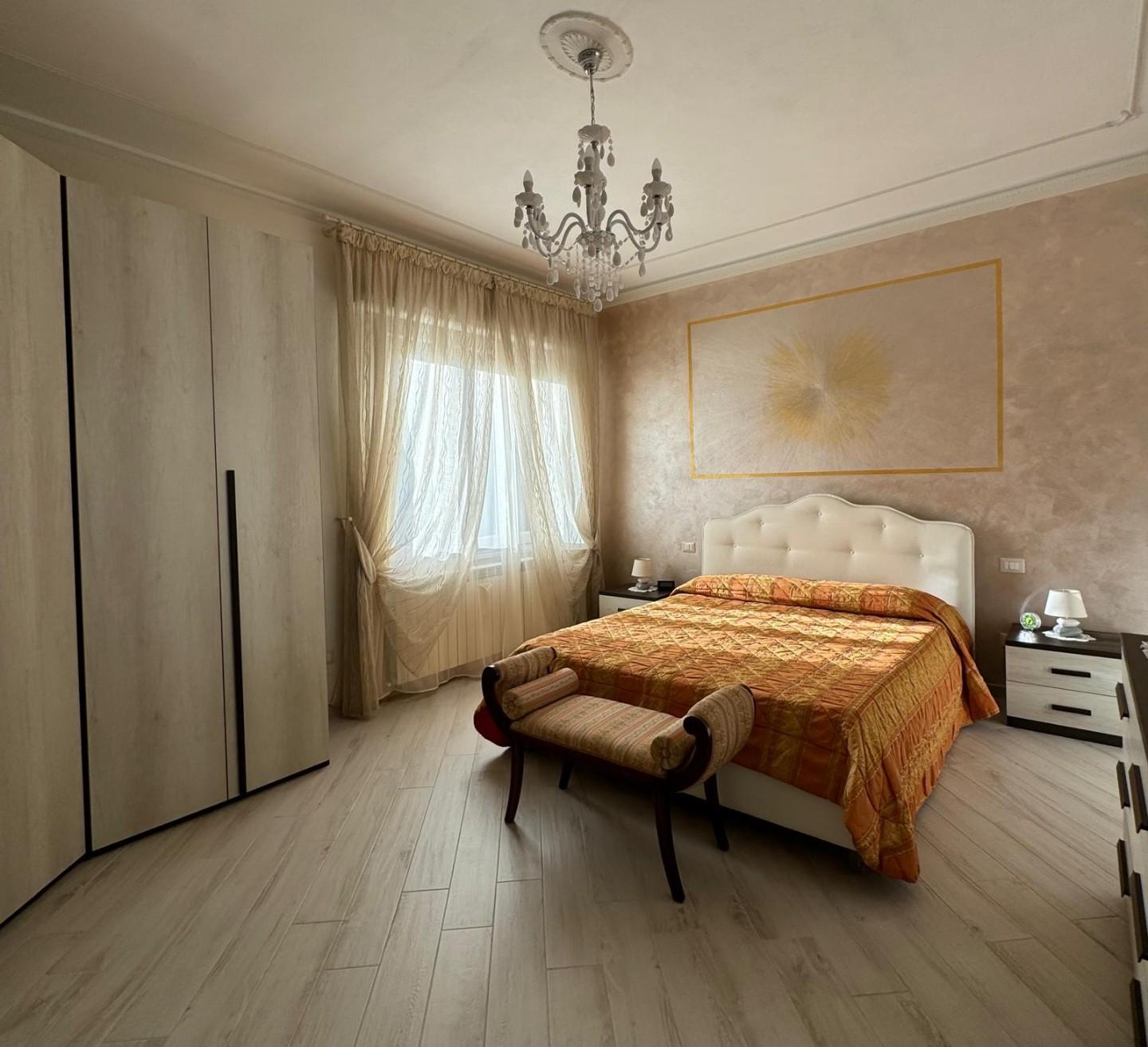 Immagine 7 di Villa in vendita  a Capannori