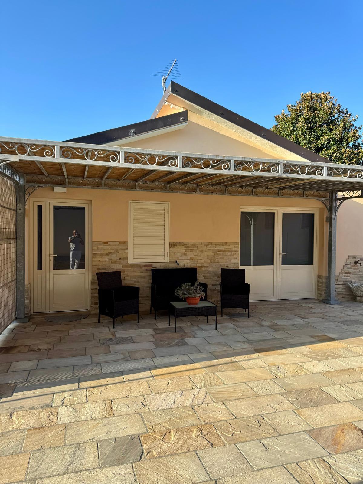 Immagine 38 di Villa in vendita  a Capannori