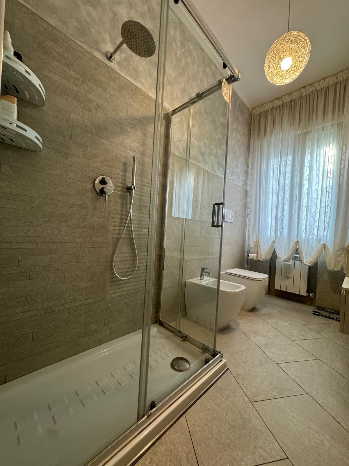 Immagine 62 di Villa in vendita  a Capannori