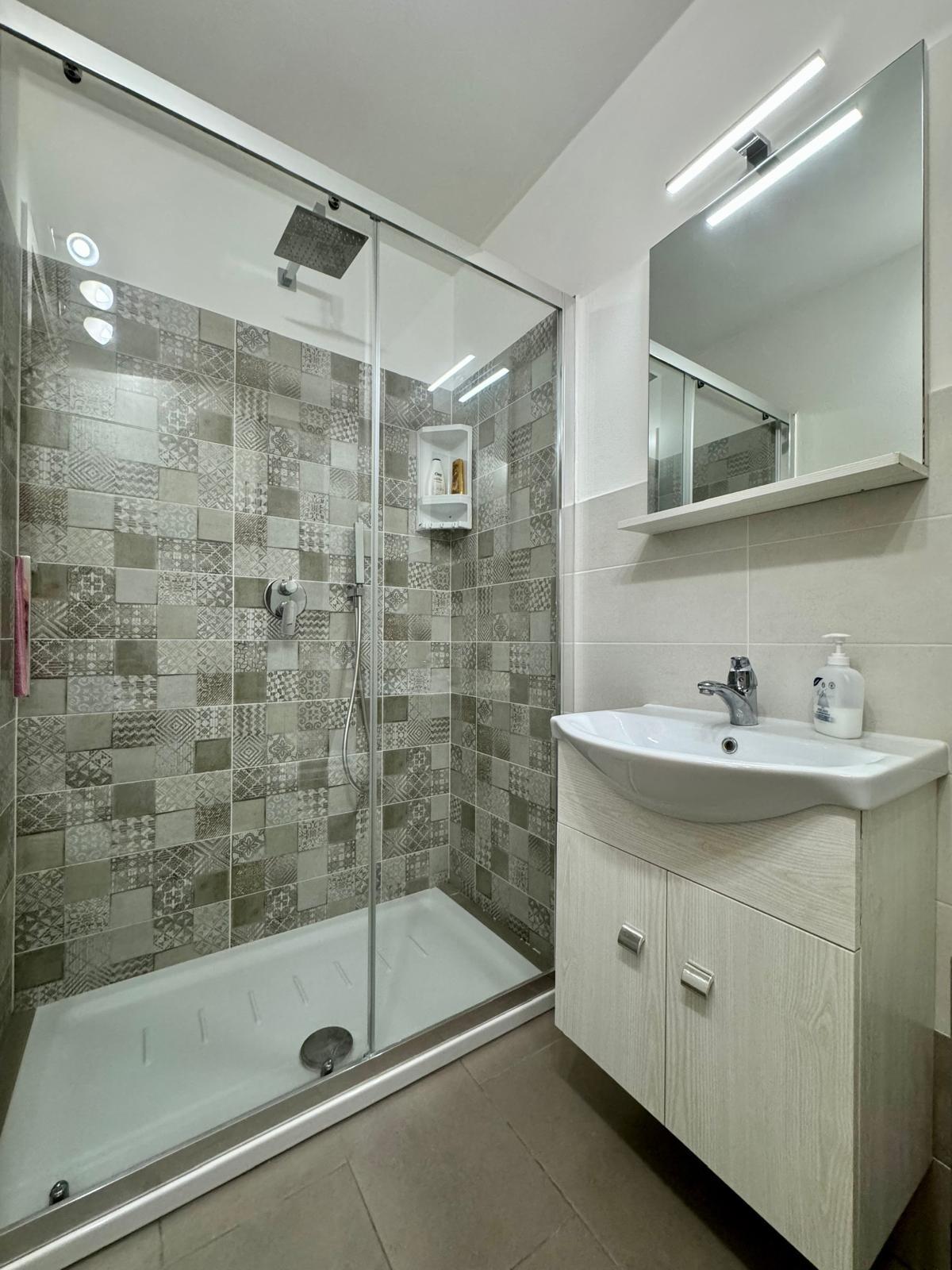 Immagine 40 di Villa in vendita  a Capannori