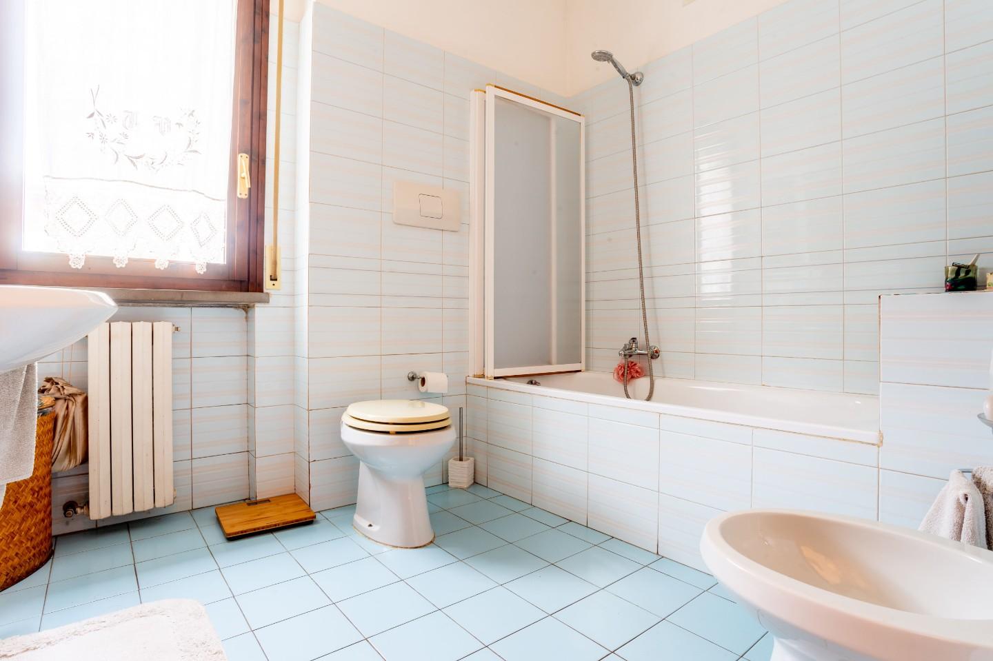 Immagine 5 di Villa in vendita  a San Giuliano Terme