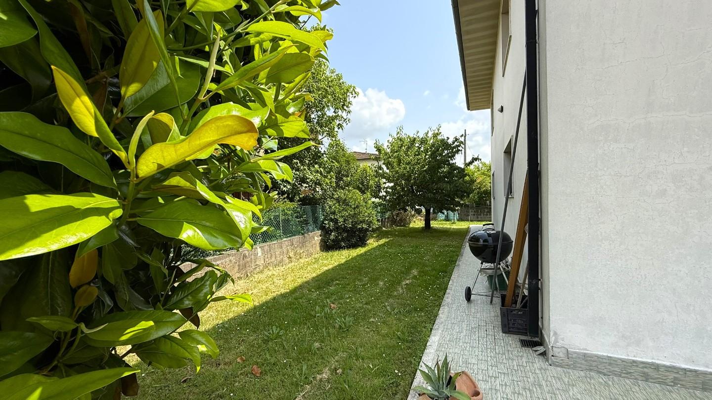 Immagine 20 di Villa in vendita  a Vicopisano