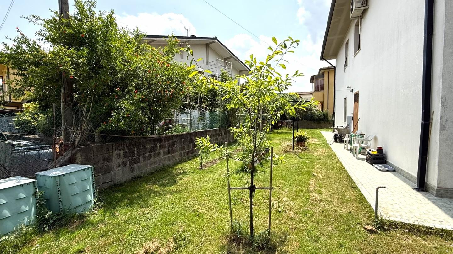 Immagine 21 di Villa in vendita  a Vicopisano