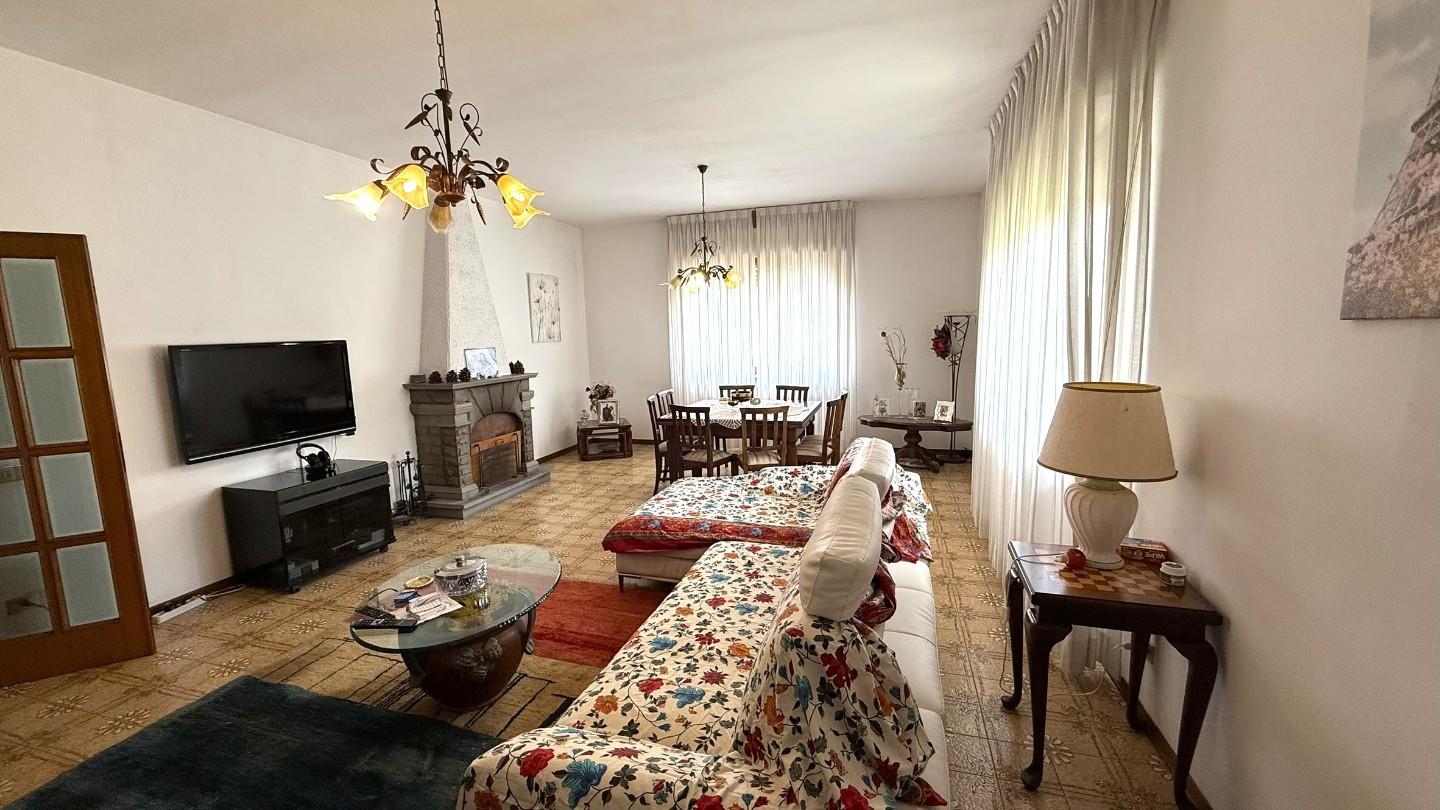 Immagine 3 di Villa in vendita  a Vicopisano