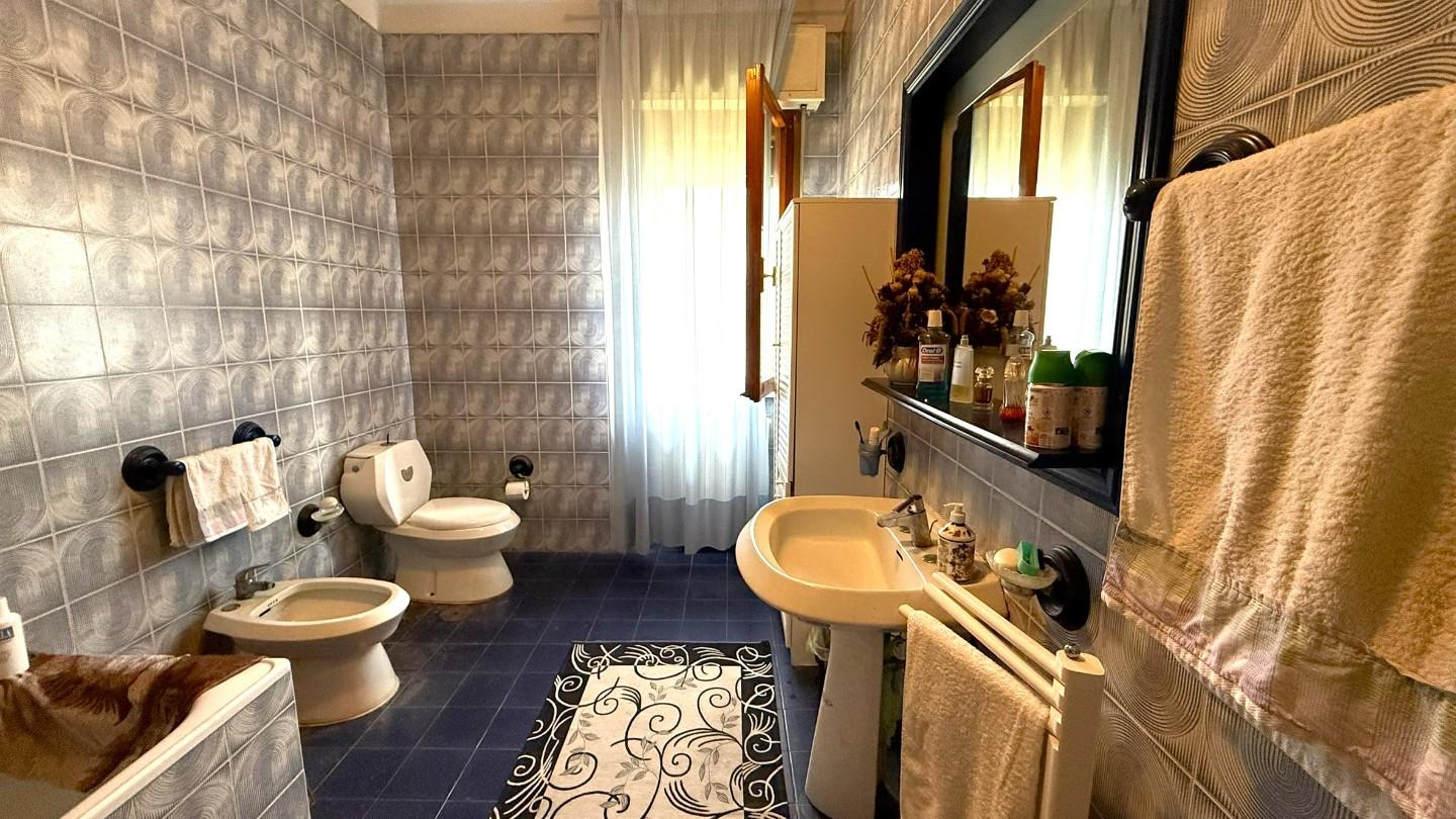 Immagine 10 di Villa in vendita  a Vicopisano