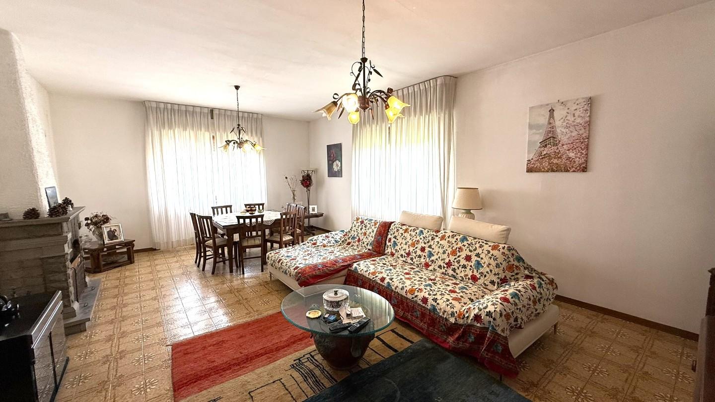 Immagine 2 di Villa in vendita  a Vicopisano