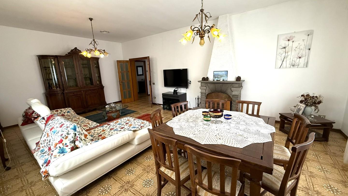 Immagine 4 di Villa in vendita  a Vicopisano