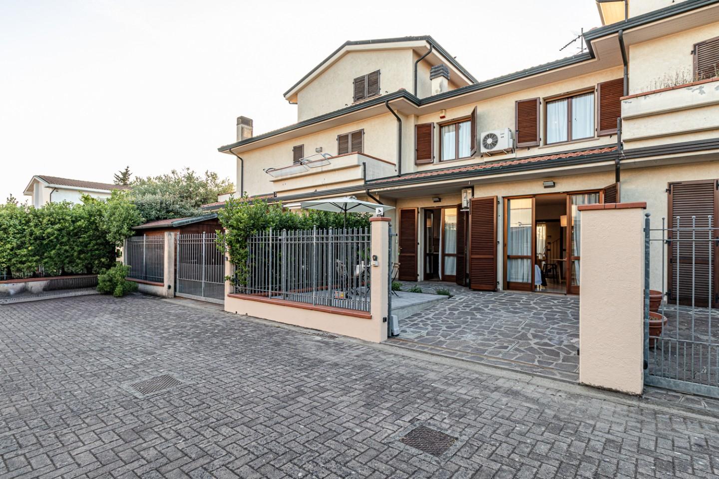 Immagine 65 di Villetta a schiera in vendita  a Santa Croce Sull'arno