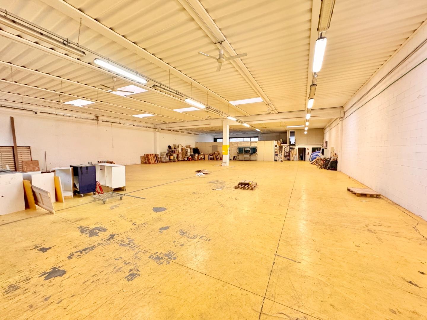 Immagine 2 di Attività artigianale in vendita  a Ponsacco