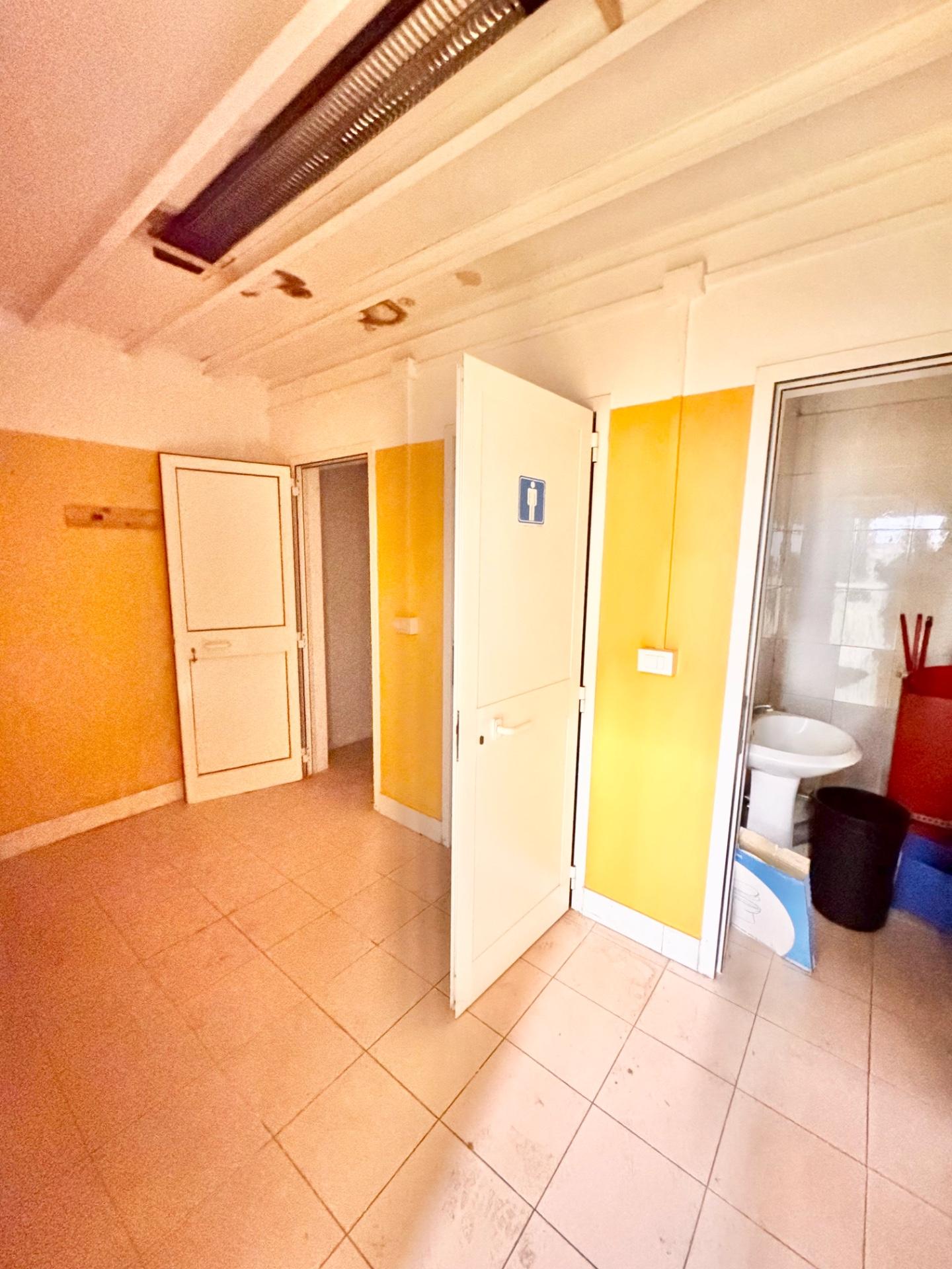 Immagine 4 di Attività artigianale in vendita  a Ponsacco