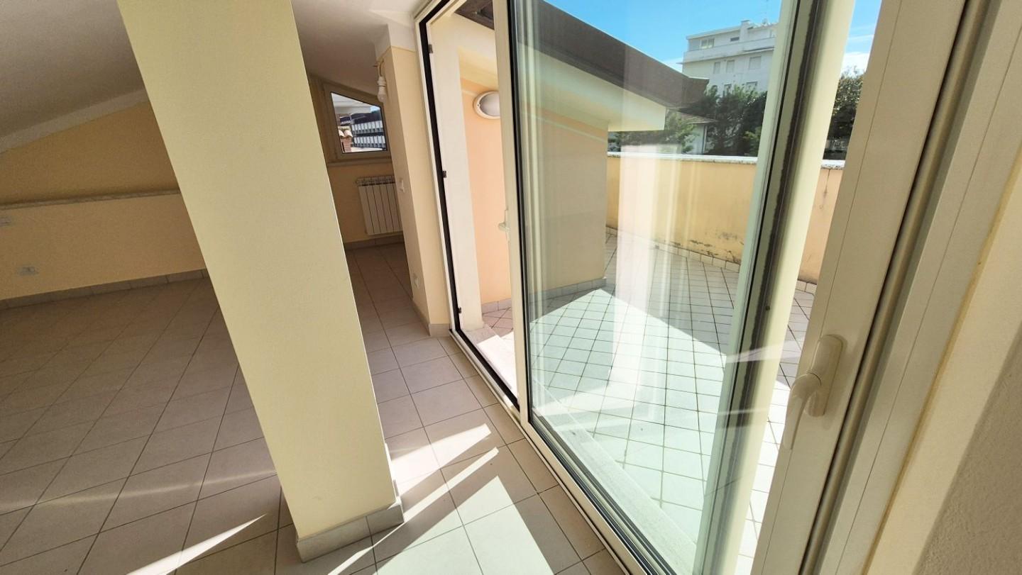 Immagine 115 di Villa in vendita  a Camaiore