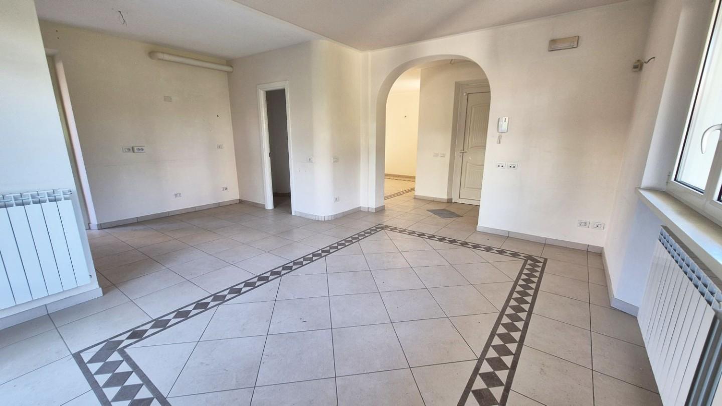 Immagine 32 di Villa in vendita  a Camaiore