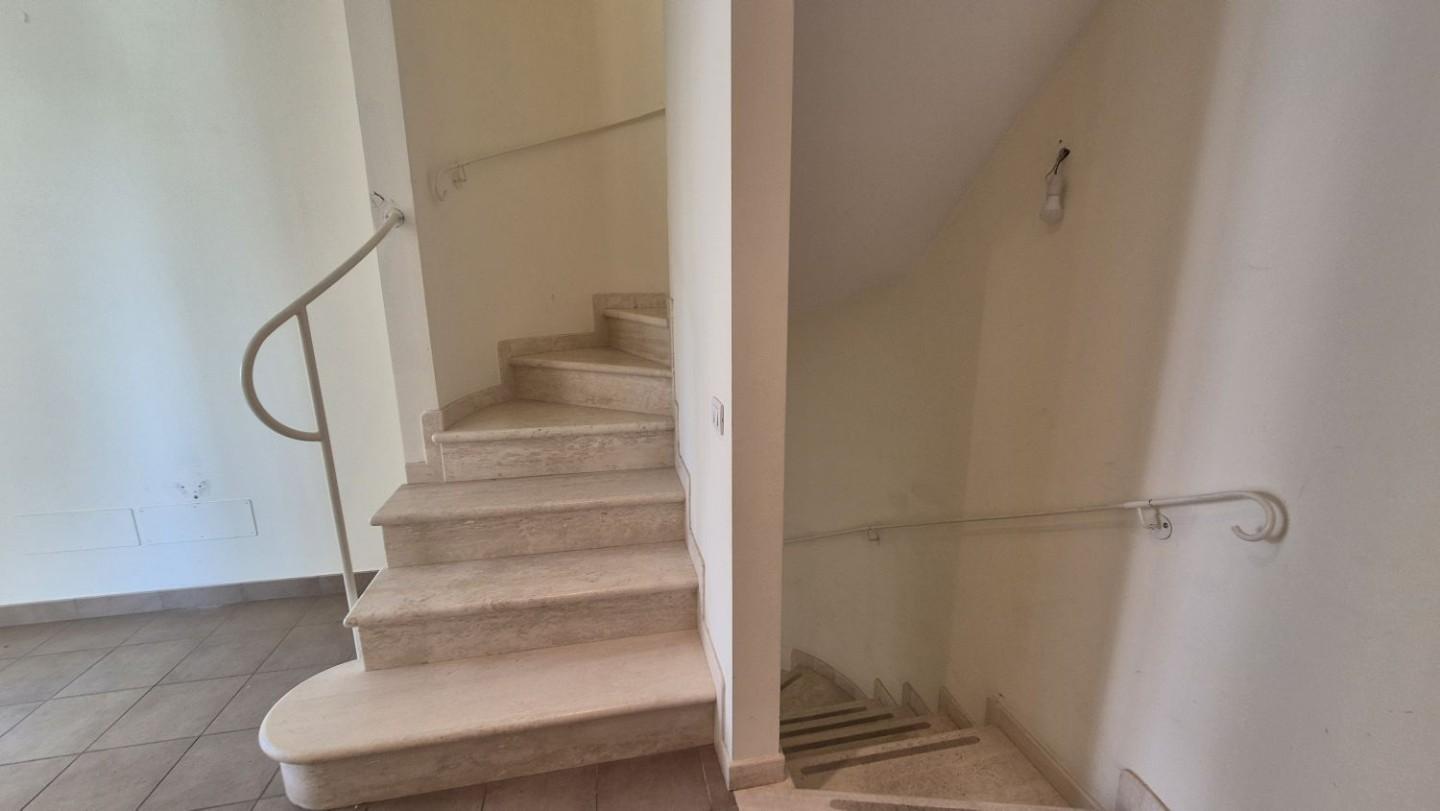 Immagine 107 di Villa in vendita  a Camaiore