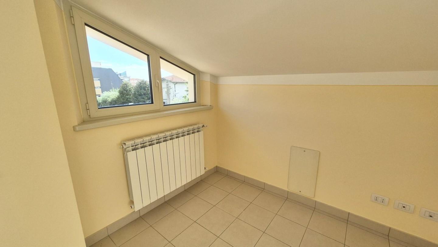 Immagine 112 di Villa in vendita  a Camaiore