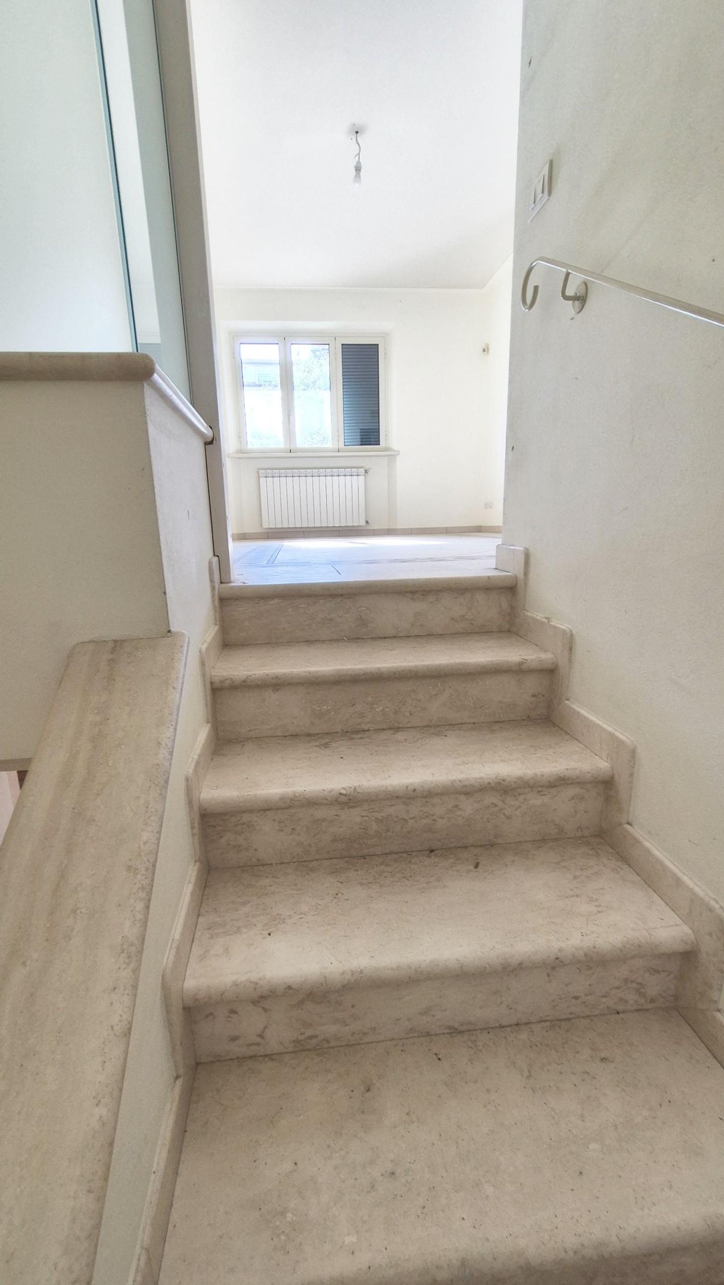 Immagine 141 di Villa in vendita  a Camaiore