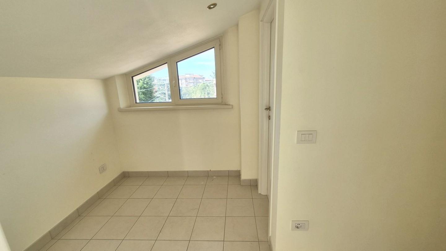 Immagine 108 di Villa in vendita  a Camaiore