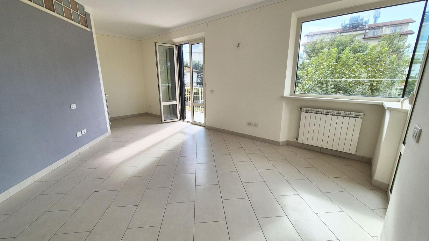 Immagine 52 di Villa in vendita  a Camaiore