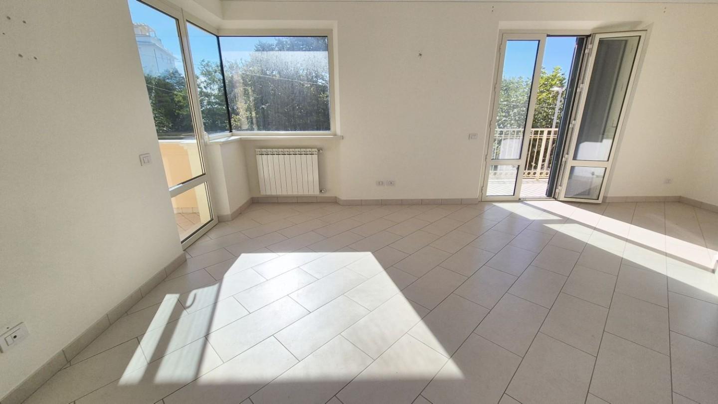 Immagine 93 di Villa in vendita  a Camaiore