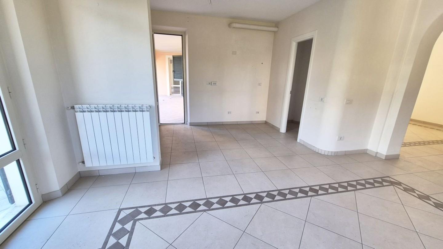 Immagine 33 di Villa in vendita  a Camaiore