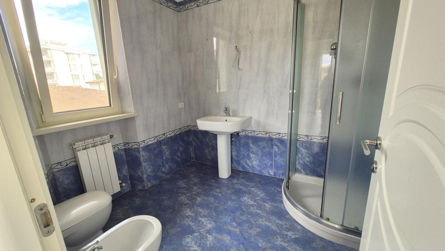 Immagine 65 di Villa in vendita  a Camaiore