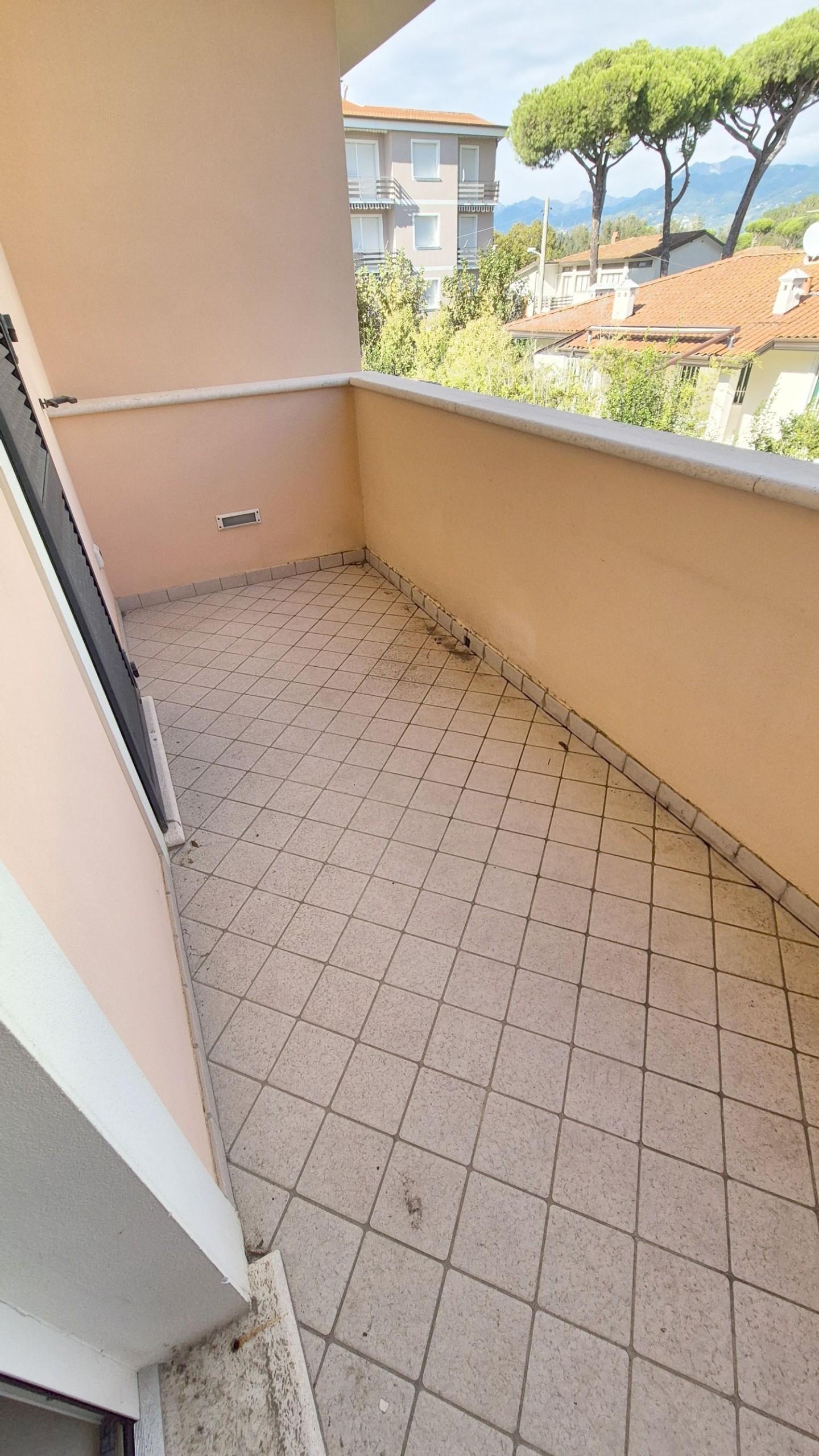 Immagine 74 di Villa in vendita  a Camaiore