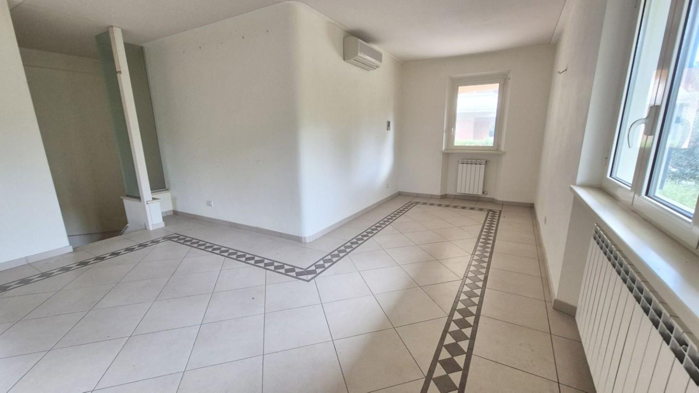 Immagine 22 di Villa in vendita  a Camaiore