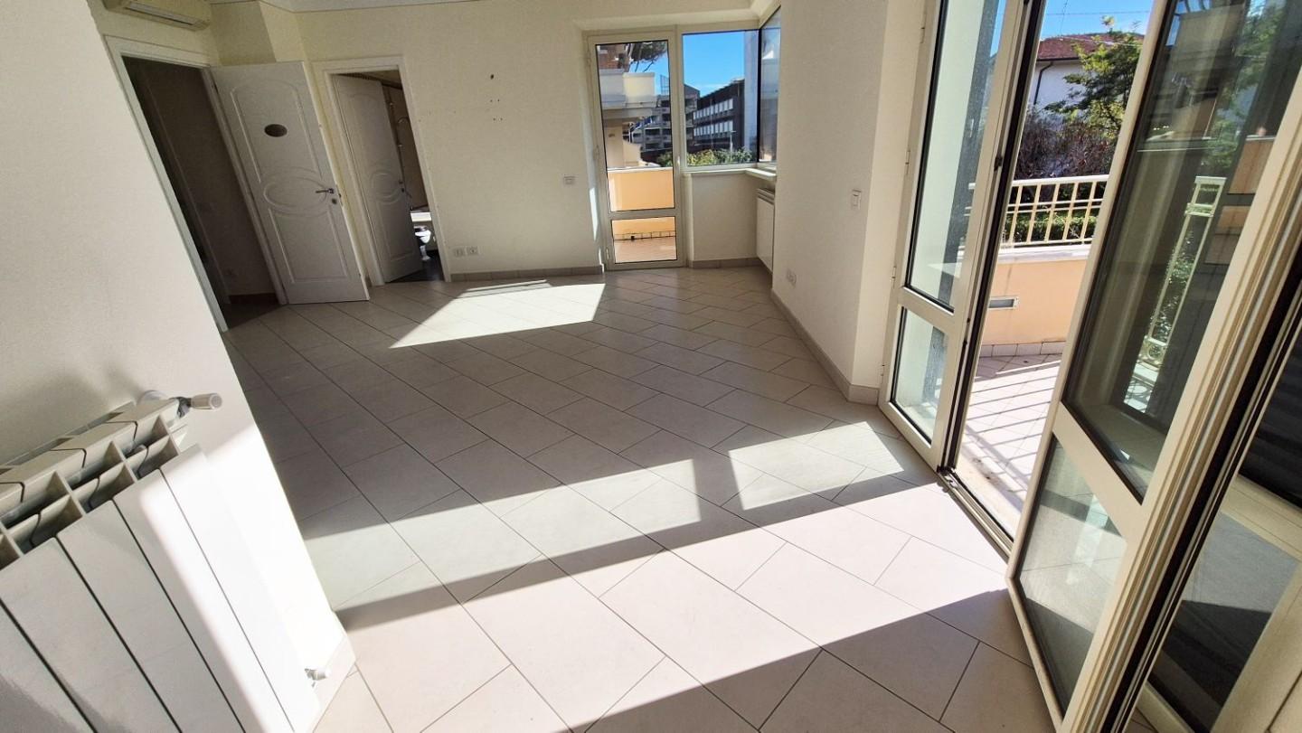 Immagine 95 di Villa in vendita  a Camaiore