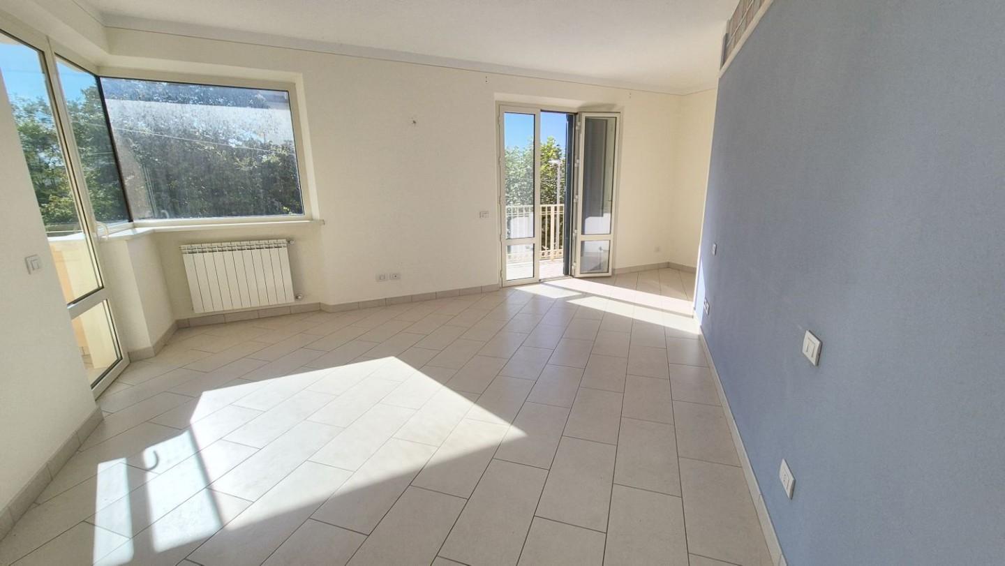 Immagine 92 di Villa in vendita  a Camaiore