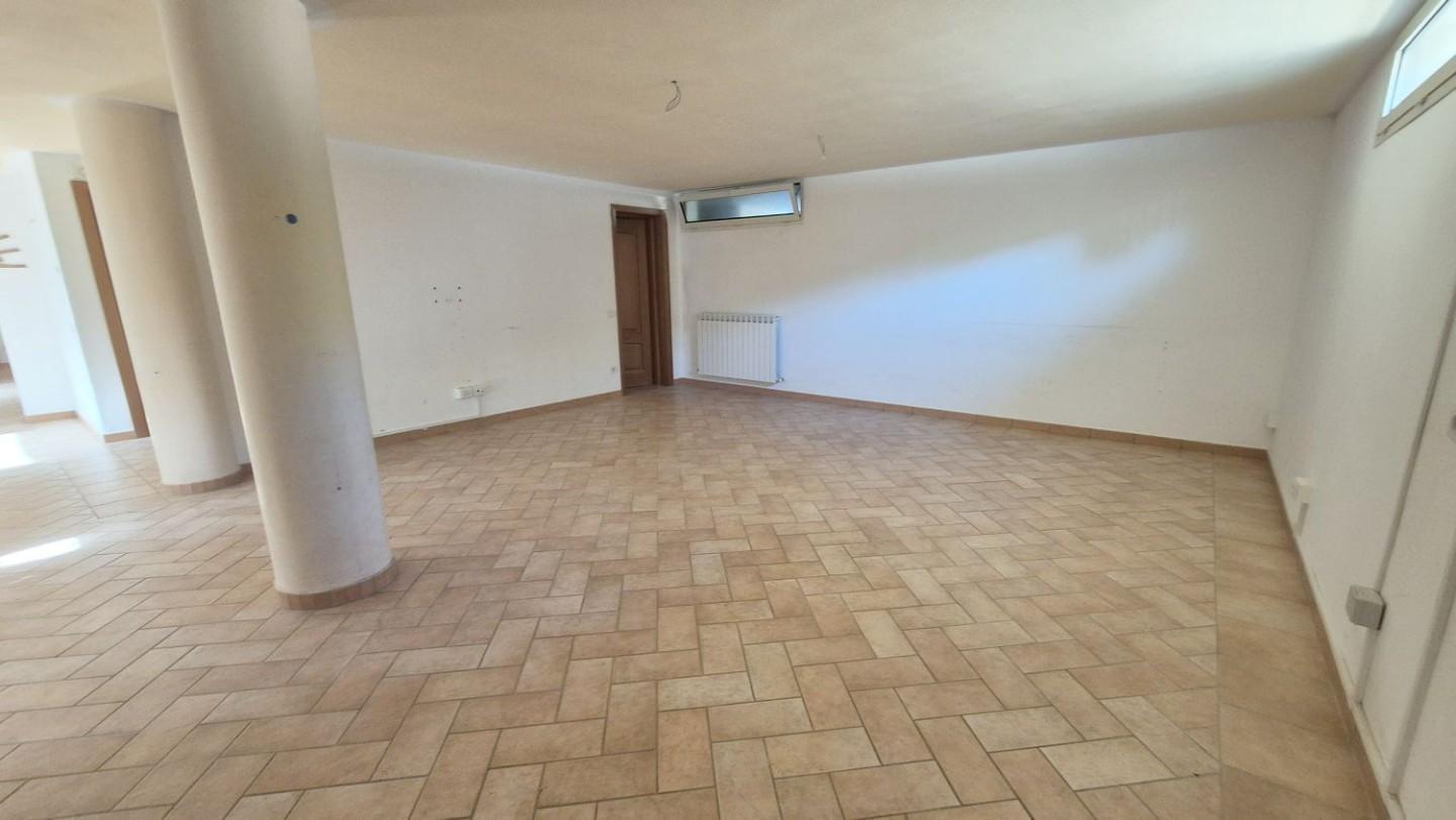 Immagine 126 di Villa in vendita  a Camaiore