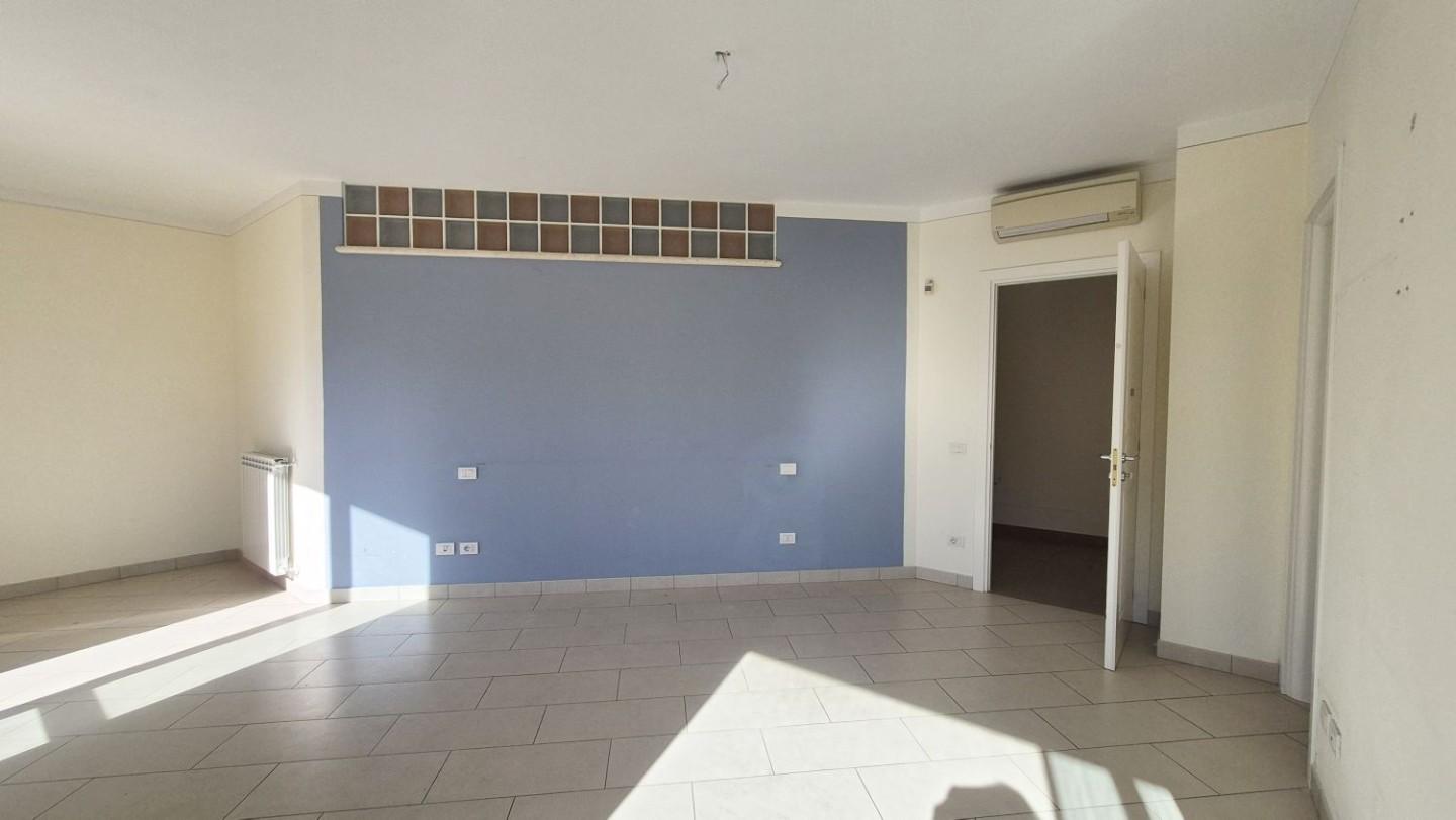 Immagine 103 di Villa in vendita  a Camaiore